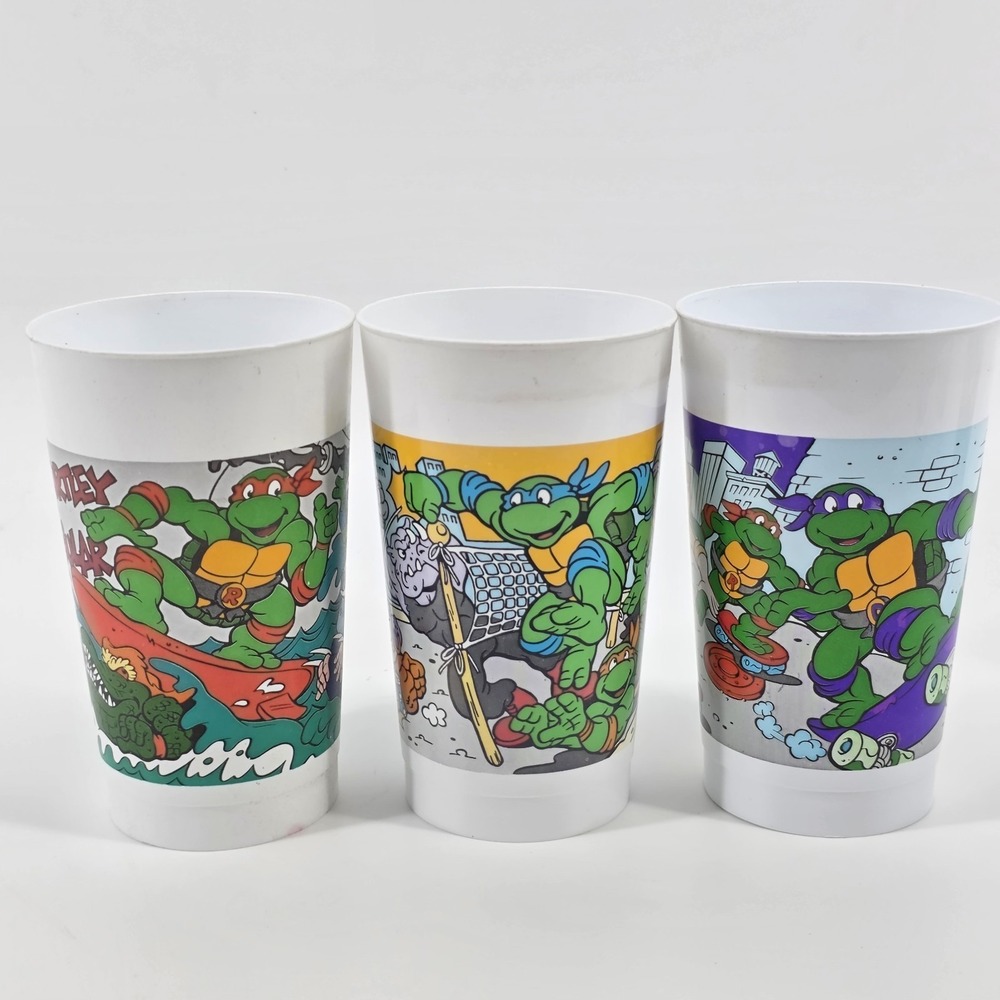 TEENAGE MUTANT NINJA TURTLES (1990) - Different Burger King Plastic Cups Vtg